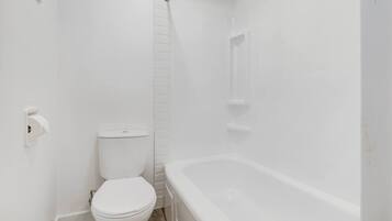 SĂšche-cheveux, serviettes fournies, savon, shampoing