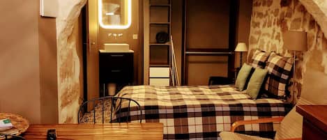 1 bedroom, iron/ironing board, travel cot, free WiFi