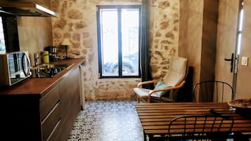 Réfrigérateur, micro-ondes, four, plaque de cuisson