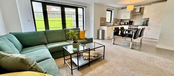 The Greenway Getaway - 2 King Rooms, Patio & High Speed WiFi