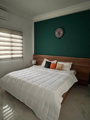 3 habitaciones, tabla de planchar con plancha, wifi y ropa de cama 