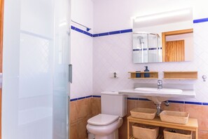Hair dryer, bidet, towels, soap - Terrace, parking, swimming pool and sea views (Altea)