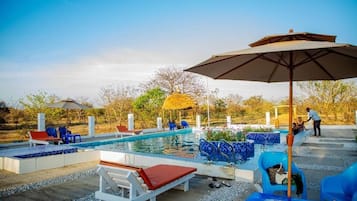 2 indoor pools, outdoor pool