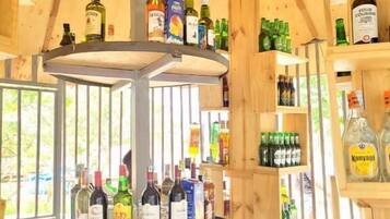 2 من البارات/الاستراحات