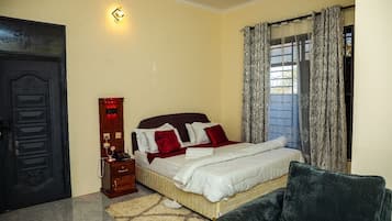 Luxury Single Room, Balcony | In-room safe, desk, laptop workspace, blackout drapes