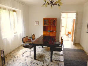 Dining - Ferienvilla bei Tropea mit Blick auf das Meer und die liparischen Inseln by Interhome (Capo Vaticano)