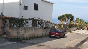 Unclassified image, 4 of 37, button - Ferienvilla bei Tropea mit Blick auf das Meer und die liparischen Inseln by Interhome (Capo Vaticano)