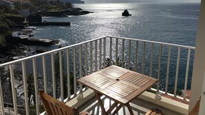 Outdoor dining - mit Blick auf das Wasser by Interhome (Madeira/Funchal)