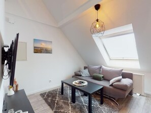 TV - Urgemütliche Maisonnette Wohnung mit Klimaanlage by Interhome (Bielefeld)