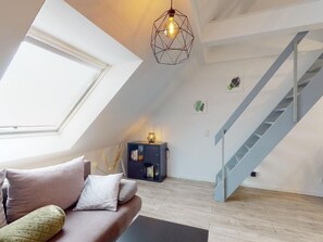 TV - Urgemütliche Maisonnette Wohnung mit Klimaanlage by Interhome (Bielefeld)