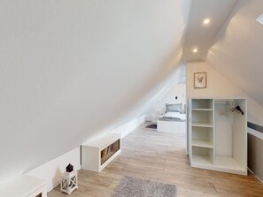 Interior - Urgemütliche Maisonnette Wohnung mit Klimaanlage by Interhome (Bielefeld)