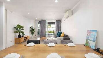 舒适公寓式客房, 阳台, 花园景观 | 熨斗/熨衣板、免费 WiFi