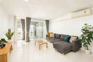 Comfort appartement, balkon, uitzicht op tuin | Een strijkplank/strijkijzer, gratis wifi