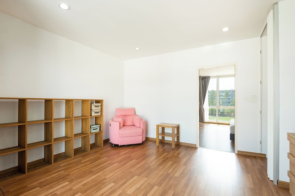 Iron/ironing board, free WiFi - 3 bedroom 3 private bahtroom villa (Bangkok)