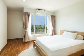 Iron/ironing board, free WiFi - 3 bedroom 3 private bahtroom villa (Bangkok)