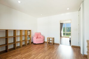 Apartamento Confort, balcón, vistas al jardín | Zona de estar