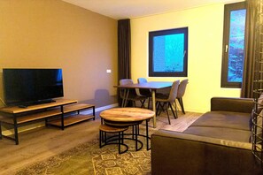 Smart TV - Couple stay at Hambachtal Holiday Park (Oberhambach)