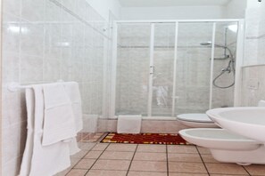 Hair dryer, bidet - Apartment in Casanova Lerrone (Casanova Lerrone)