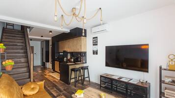 Una Smart TV, libros