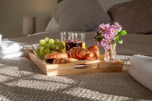Room - Hawthorn Hideaway, an idyllic retreat that sleeps 6 guests  in 3 bedrooms (Freshwater)