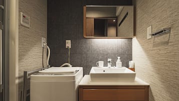 Kamar Twin | Kamar mandi | Sampo dan tisu toilet