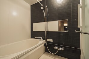 Family Suite | Bathroom | Shampoo, toilet paper - THE LOFT INN NAGASAKI  (Nagasaki)