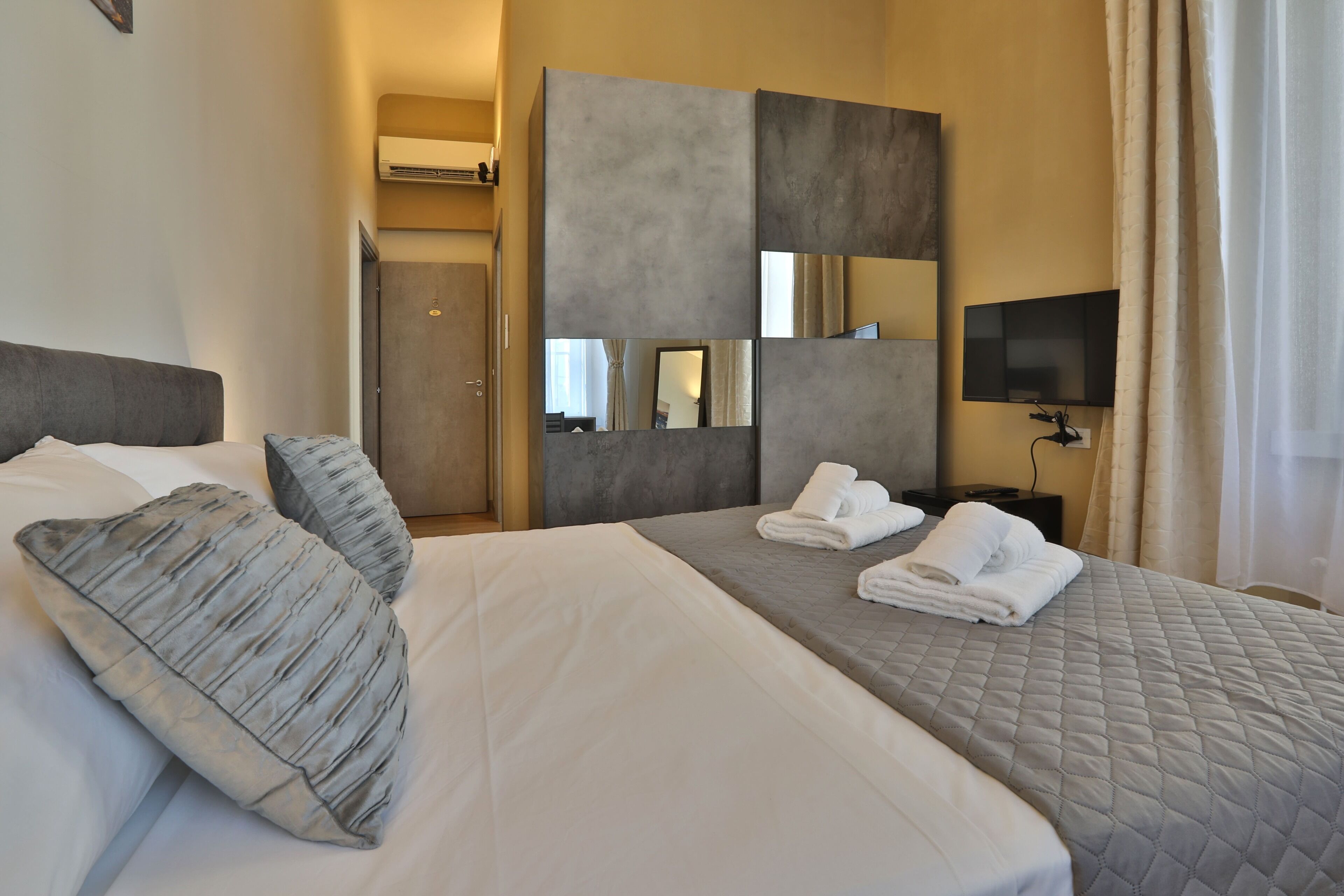 Kamar Klasik | Meja kerja, ruang kerja ramah laptop, dan Wi-Fi gratis