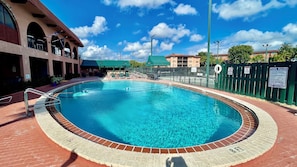 Outdoor pool - Cozy condo with lots of perks for your maximum comfort (Fort Lauderdale)