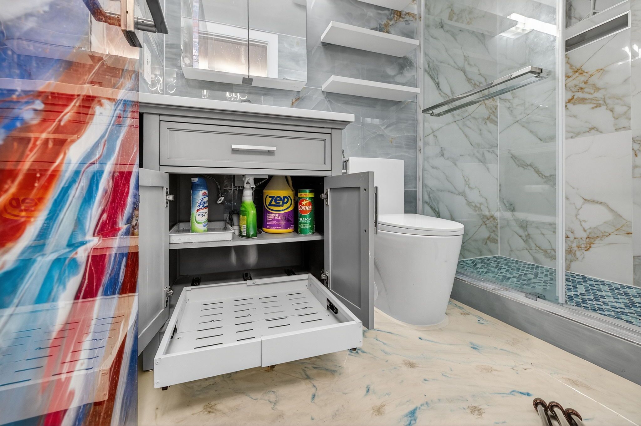 Shower, hair dryer, bidet, towels