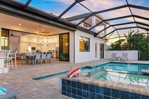 Outdoor pool, a heated pool - Intervillas Florida - Villa Happy Place (Cape Coral)