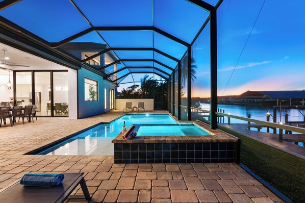 Outdoor pool, a heated pool - Intervillas Florida - Villa Happy Place (Cape Coral)