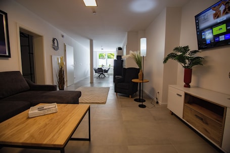 TV. Beautiful vacation apartment in Schieder- Schwalenberg, cycling, hiking, lake FeWo 3
