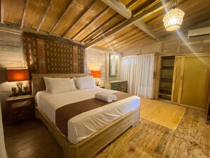 Deluxe Room, 1 King Bed | Free WiFi - Wooden Cabin in Jimbaran (Badung)