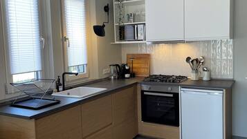 Mikrowelle, Ofen, Herdplatte, Geschirrspüler