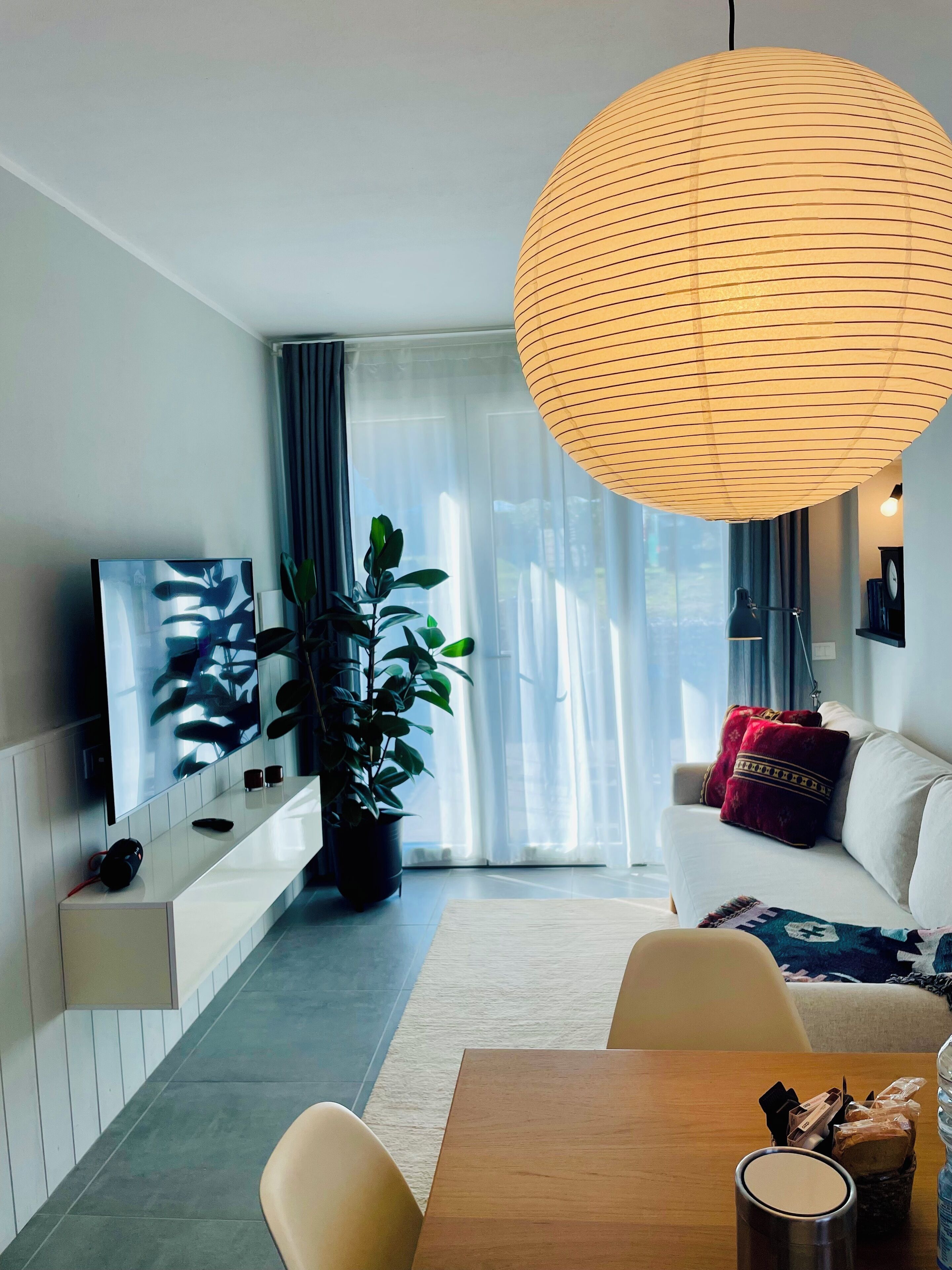 Télévision, cheminée