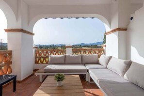 Property grounds - Golfer's dream apartment by Costarentals - Ref 81 (Las Lagunas de Mijas)