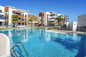 Outdoor pool - Mediterranean Views Apartment in Exclusive El Higueron (Málaga)