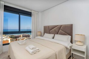2 bedrooms, iron/ironing board, travel cot, WiFi - Mediterranean Views Apartment in Exclusive El Higueron (Málaga)