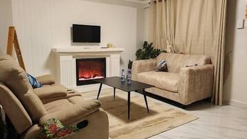 Deluxe Double Room | Free WiFi, bed sheets