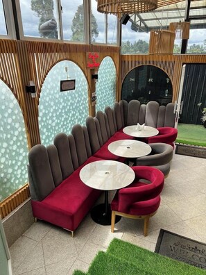 Restaurant - Derby Place Lounge Karatina (Karatina)