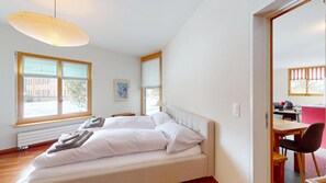 3 bedrooms, Internet, bed sheets - Spacious 4. (Samedan)