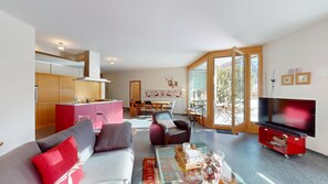 TV - Spacious 4. (Samedan)