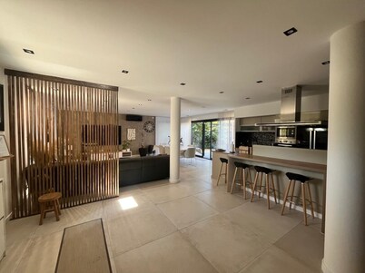 Contemporary villa with all comforts, perfect for family stays!