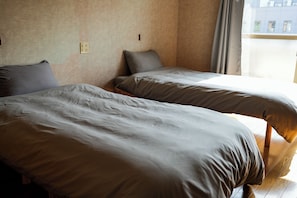 3 habitaciones, acceso a internet y ropa de cama