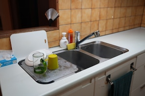 Refrigerador, microondas, placa de cocina, tetera/pava eléctrica