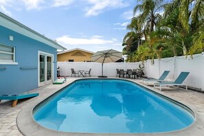 Outdoor pool, a heated pool - Heated Pool & Beach Days, Cozy 3bd Family Home, Games (Largo)