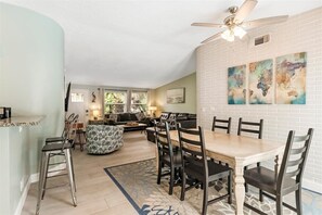 Smart TV, books - Heated Pool & Beach Days, Cozy 3bd Family Home, Games (Largo)
