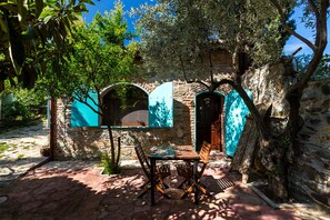 Deluxe Double Room, Patio, Garden View | In-room safe, individually decorated, individually furnished - Stone House (Selcuk)