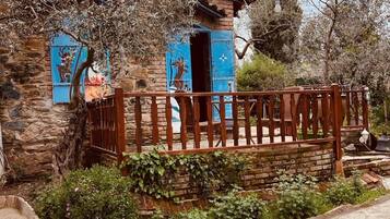 Standard Room | In-room safe, individually decorated, individually furnished