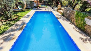Seasonal outdoor pool, pool umbrellas